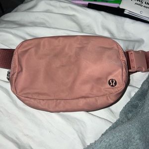 Lululemon everywhere belt bag